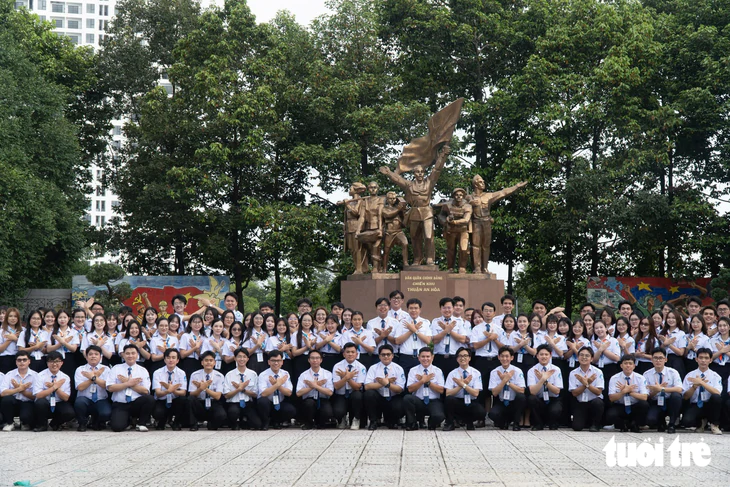 Điểm số chưa đủ, doanh nghiệp cần gì ở sinh viên thời chuyển đổi số? - Ảnh 1.