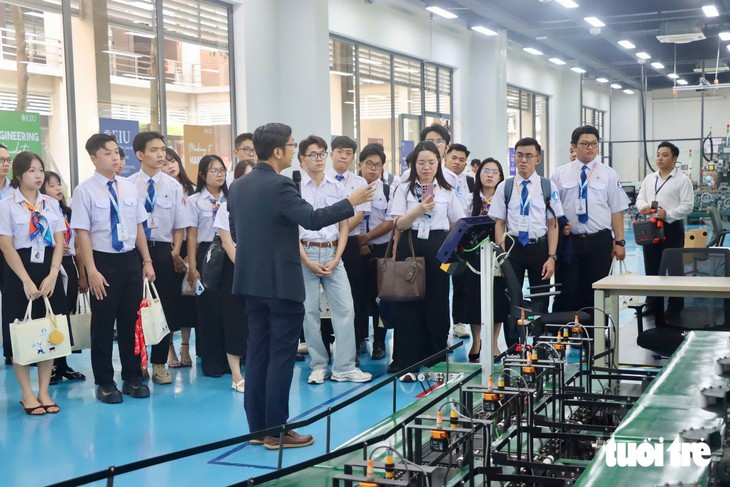 Điểm số chưa đủ, doanh nghiệp cần gì ở sinh viên thời chuyển đổi số? - Ảnh 4.