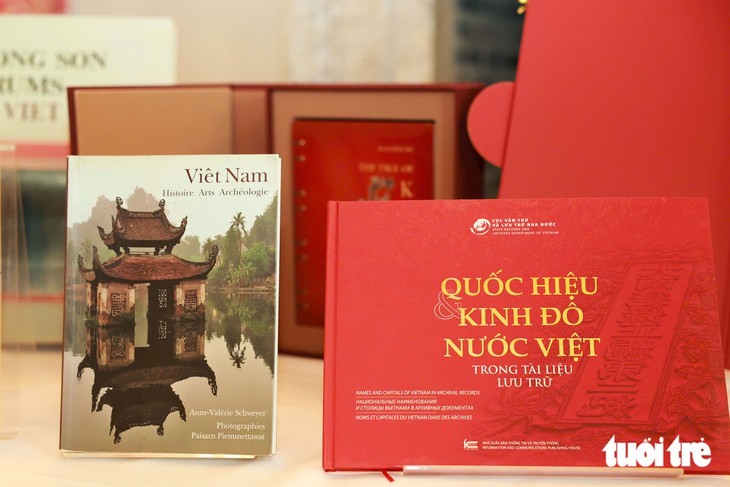 Tổng Bí thư, Chủ tịch nước Tô Lâm và Phu nhân tặng sách cho Thư viện Hoàng gia Bỉ - Ảnh 4.