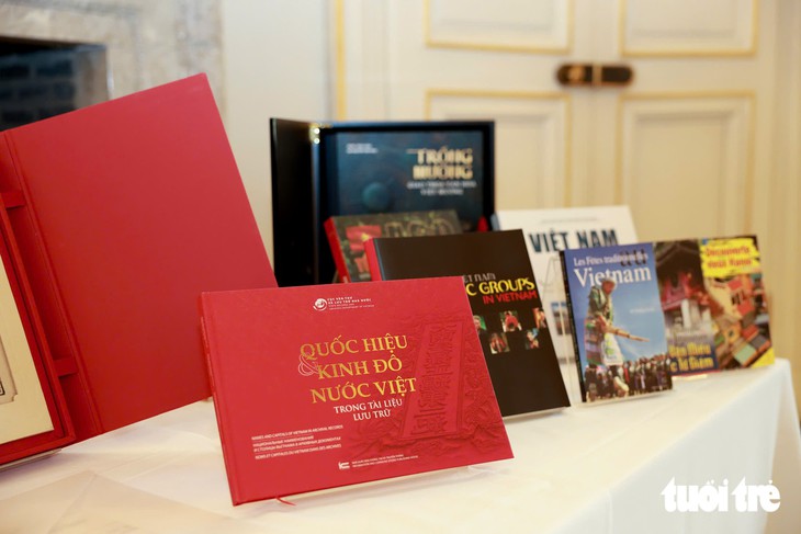 Tổng Bí thư, Chủ tịch nước Tô Lâm và Phu nhân tặng sách cho Thư viện Hoàng gia Bỉ - Ảnh 5.