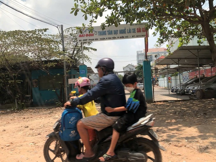 Vì sao quyền lợi của hơn 63.000 học viên ở Trung tâm dạy nghề lái xe Sài Gòn chưa được giải quyết? - Ảnh 1.