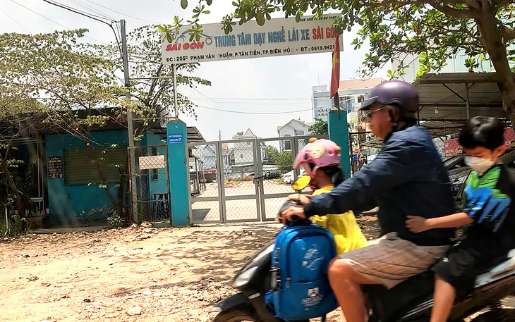 Người dạy lái xe đăng video học viên lên mạng: Sao cho đúng luật? - Ảnh 4.