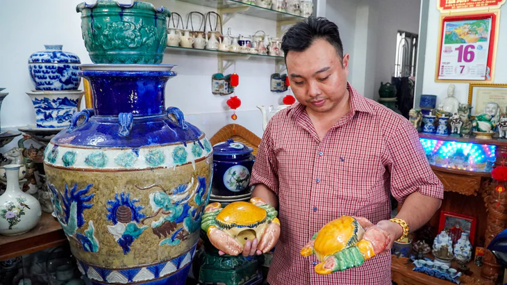 Người giữ ‘hồn’ gốm Nam Bộ với hàng chục ngàn kỷ vật - Ảnh 6.