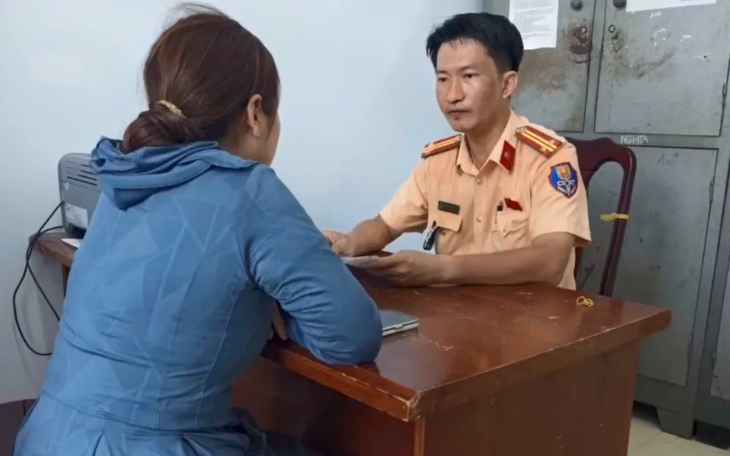 Tài xế xe tải mạo hiểm quay đầu xe trên cao tốc Liên Khương - Prenn - Ảnh 3.