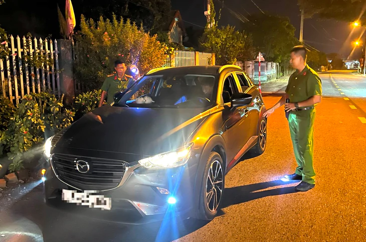 Chốt chặn 24/24 quanh các nẻo đường, truy bắt 3 phạm nhân trốn trại A2 - Ảnh 2.