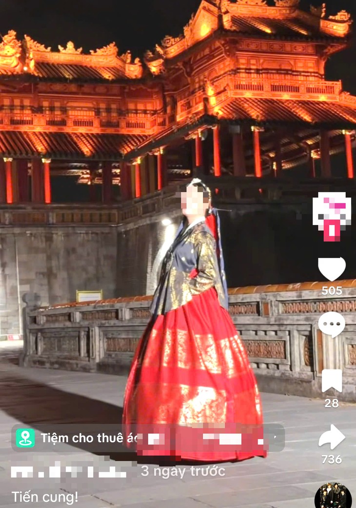 Mẫu mặc hanbok ở Ngọ Môn gây tranh cãi: Cần chọn trang phục phù hợp khi tham quan di sản cung đình - Ảnh 1.