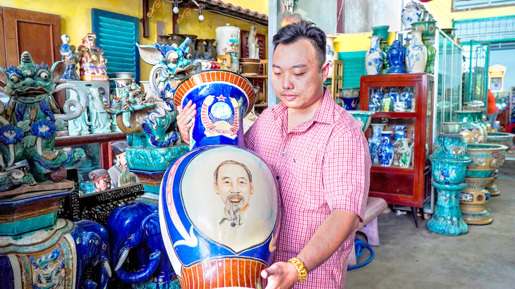 Người giữ ‘hồn’ gốm Nam Bộ với hàng chục ngàn kỷ vật - Ảnh 2.