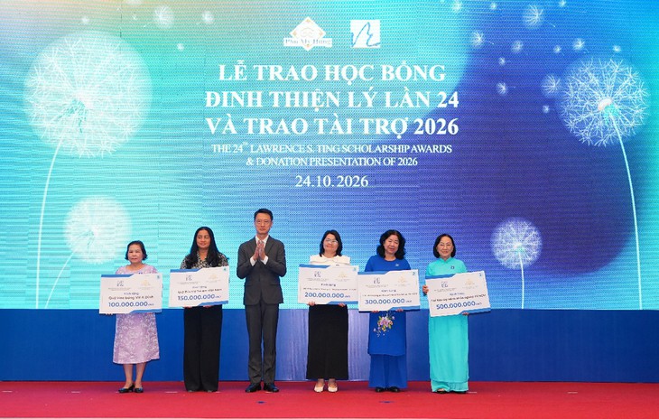 Công ty Phú Mỹ Hưng và Quỹ Đinh Thiện Lý trao học bổng  11,4 tỉ đồng - Ảnh 3.