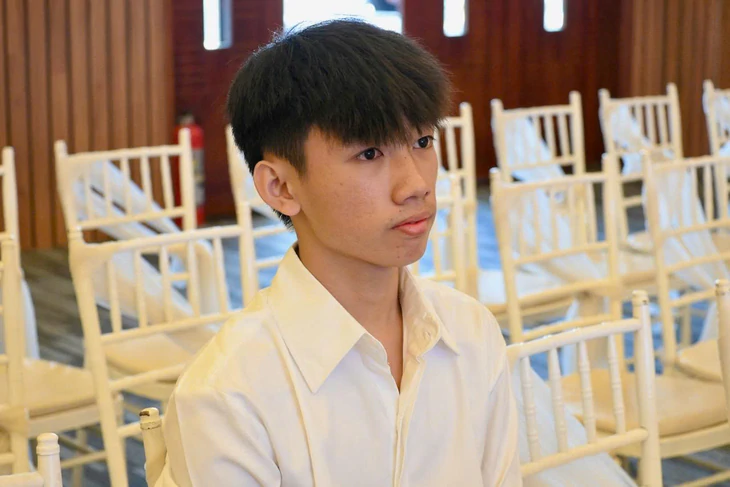 Con nhà nghèo đậu ĐH Kiến trúc TP.HCM, ba đợi con ở bến xe lúc 5h sáng cùng về Nha Trang nhận học bổng - Ảnh 9.