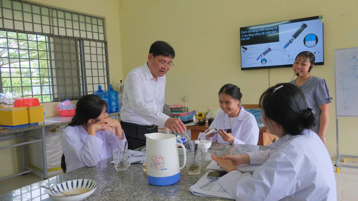 Từ suất học bổng Tiếp sức đến trường đến ghế hiệu trưởng - Ảnh 3.