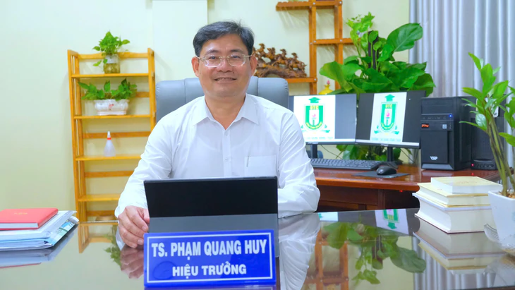 Từ suất học bổng Tiếp sức đến trường đến ghế hiệu trưởng - Ảnh 1.