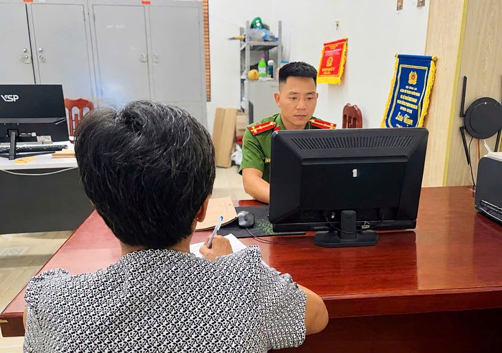 Xử phạt người phụ nữ bán tài sản chung để tiêu xài rồi báo tin giả bị lừa đảo - Ảnh 1.