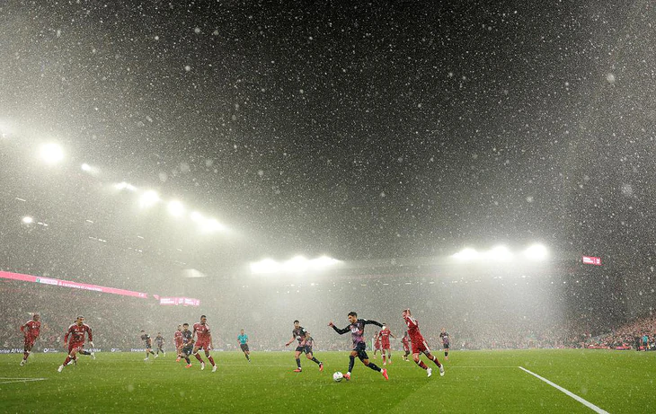 Premier League có nguy cơ hoãn do bão ảnh hưởng - Ảnh 4.