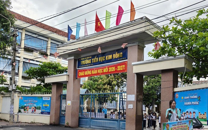 Vụ hiệu trưởng xuống làm giáo viên: Chủ tịch phường chia sẻ với các hiệu trưởng, đang xử lý vụ việc - Ảnh 2.