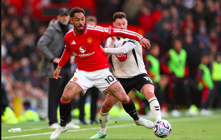 Bruno Fernandes bị đày trên ghế dự bị, Man United thua tan tác Bournemouth tại Old Trafford - Ảnh 3.