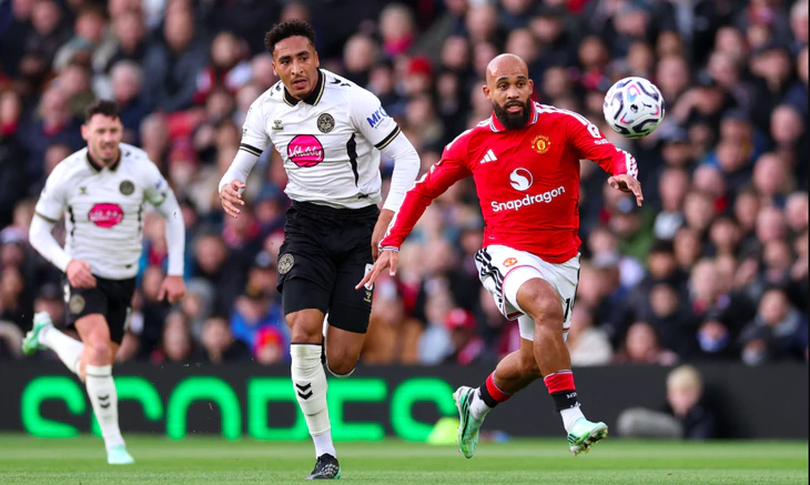 Bruno Fernandes bị đày trên ghế dự bị, Man United thua tan tác Bournemouth tại Old Trafford - Ảnh 2.