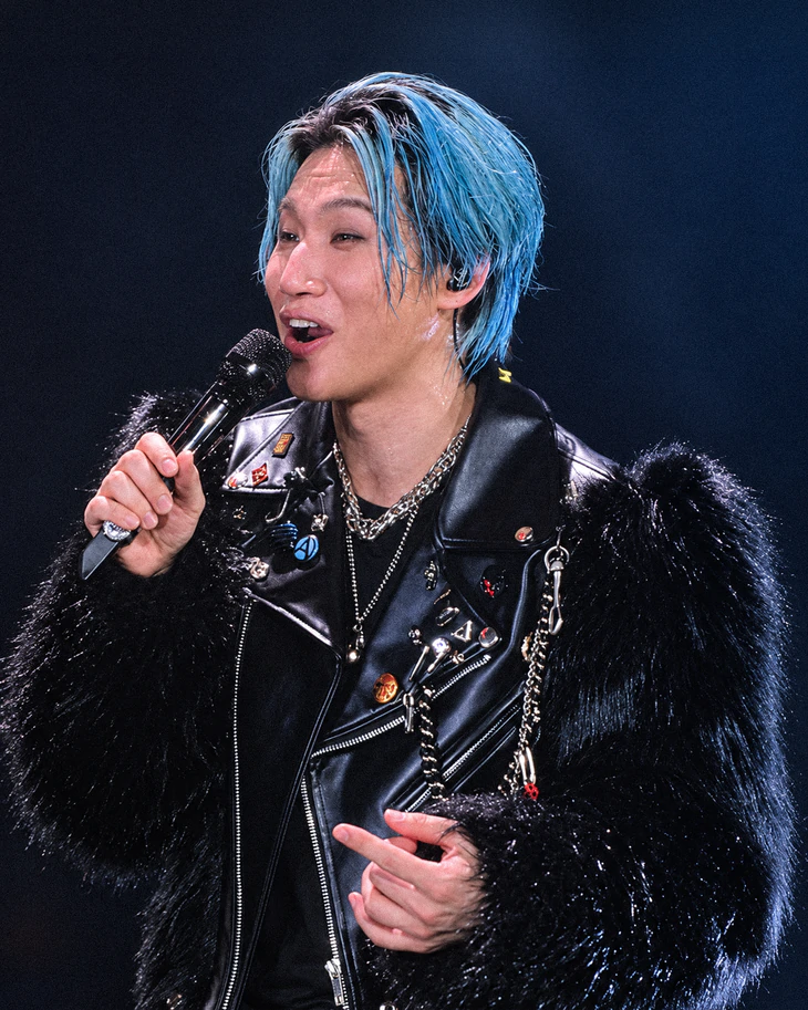 Concert BIGBANG Hà Nội: G-DRAGON đập guitar, TAEYANG hô 'Việt Nam vô địch' - Ảnh 5.