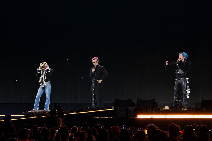 Concert BIGBANG Hà Nội: G-DRAGON đập guitar, TAEYANG hô 'Việt Nam vô địch' - Ảnh 6.