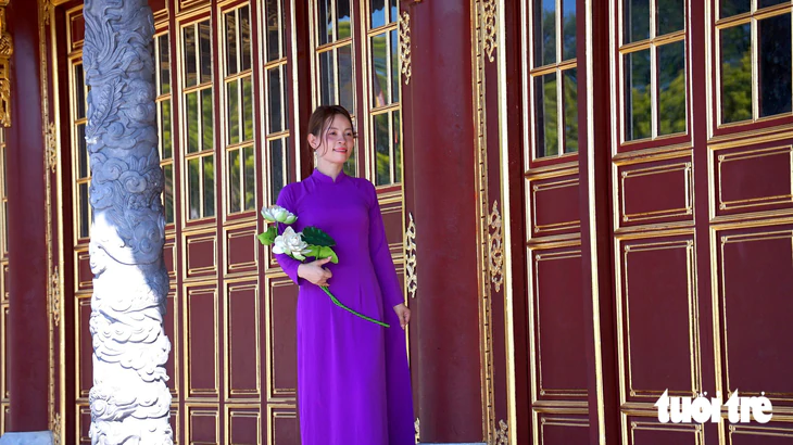 Mẫu mặc hanbok ở Ngọ Môn gây tranh cãi: Cần chọn trang phục phù hợp khi tham quan di sản cung đình - Ảnh 3.