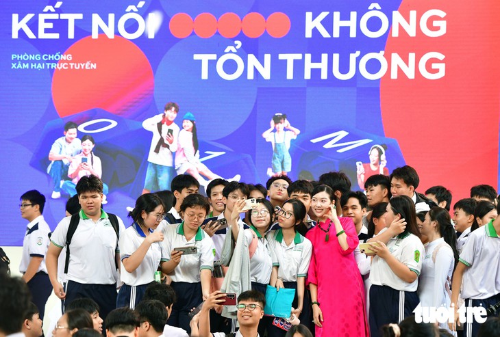 Chiến dịch “Không một mình”: Nhận diện những cái bẫy nhắm vào học sinh, sinh viên trên mạng - Ảnh 10.
