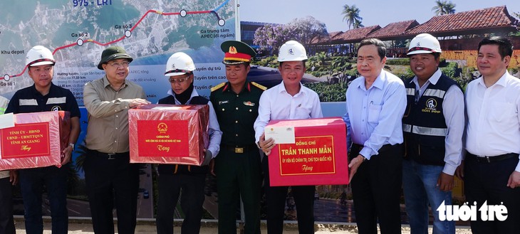 Chủ tịch Quốc hội: Phải giúp nhà đầu tư nhiều hơn để kịp APEC 2027 - Ảnh 4.