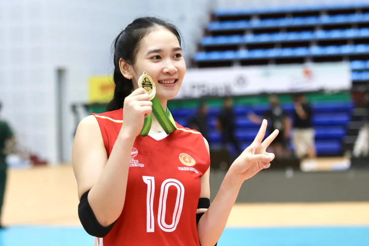 Ngắm các 'chân dài' bóng chuyền nữ Binh chủng Thông tin rạng rỡ ngày vô địch - Ảnh 10.