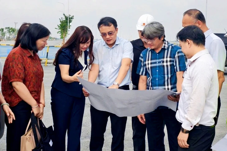 Đoàn công tác liên ngành của Bộ Nội vụ khảo sát các xã dự kiến lên phường ở TP.HCM - Ảnh 1.