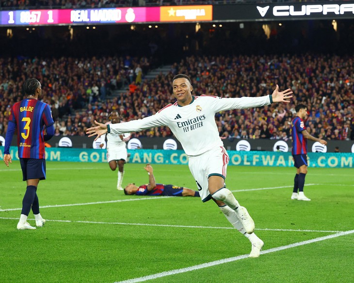 Mbappe ghi cú đúp, Real Madrid đánh bại Barcelona ngay tại Nou Camp - Ảnh 1.