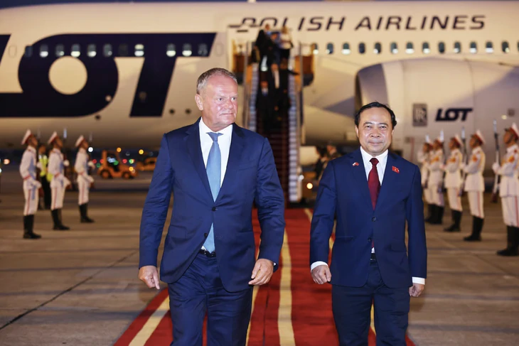 Thủ tướng Ba Lan Donald Tusk đến Hà Nội - Ảnh 1.