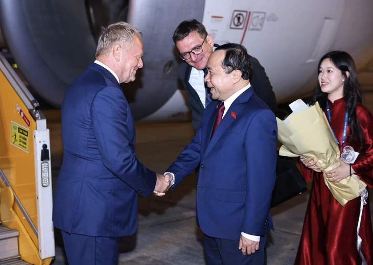 Thủ tướng Ba Lan Donald Tusk đến Hà Nội - Ảnh 2.