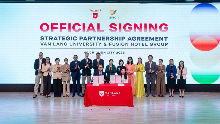 Sinh viên Văn Lang làm đồ án từ bài toán thật của Fusion Hotel Group - Ảnh 1.