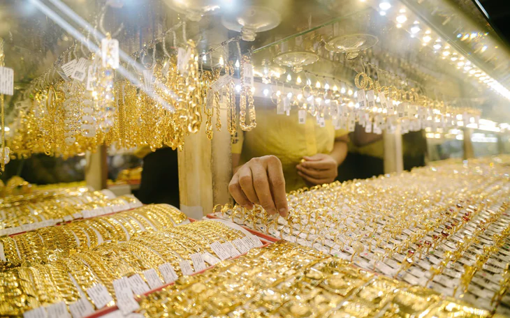 Giá vàng hôm nay 27-10: Vàng thế giới vượt mốc 4.000 USD trước cuộc họp Fed - Ảnh 3.