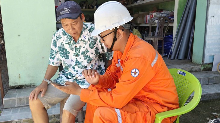 Công ty Điện lực Đà Nẵng đẩy mạnh tuyên truyền App EVN CSKH và tổng đài 1558 - Ảnh 2.
