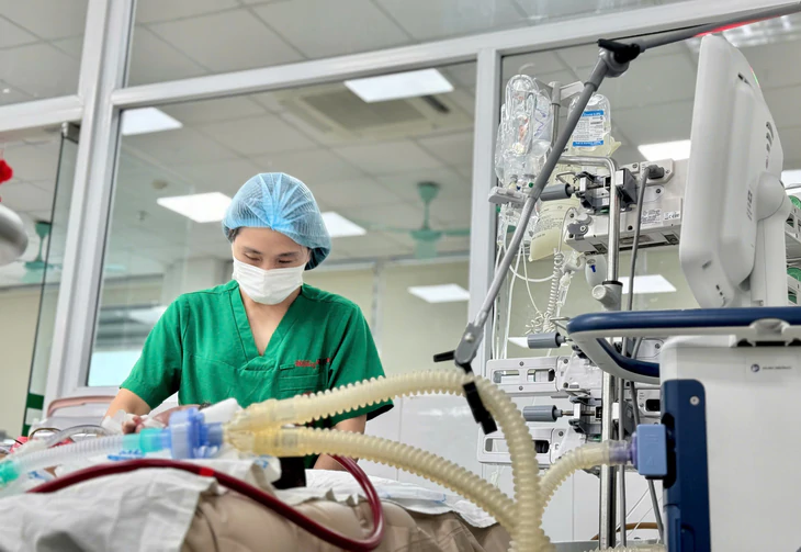 Từ dấu hiệu sốt cao, rối loạn tiêu hóa, nam thanh niên nguy kịch vì sốt xuất huyết - Ảnh 1.
