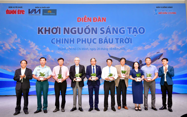 Hàng không Việt Nam cần người trẻ làm chủ công nghệ, vững ngoại ngữ và chuyên môn - Ảnh 8.