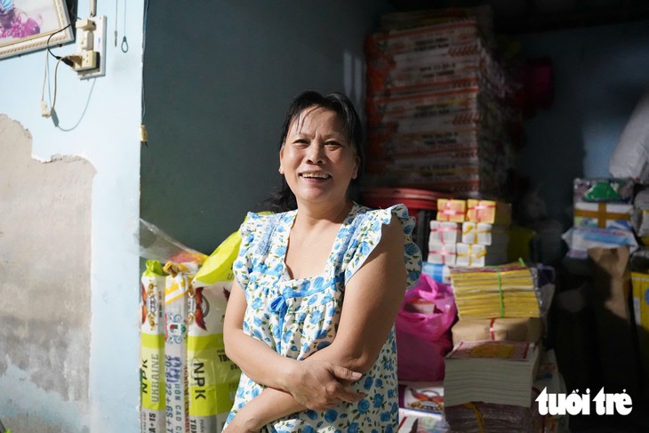 Người dân Bình Đông, TP.HCM ứng phó trước ngày triều cường đạt đỉnh - Ảnh 4.
