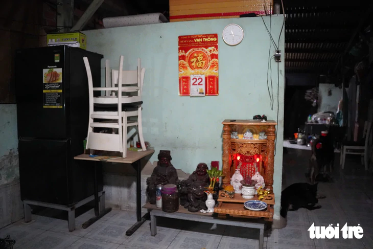 Người dân Bình Đông, TP.HCM ứng phó trước ngày triều cường đạt đỉnh - Ảnh 7.