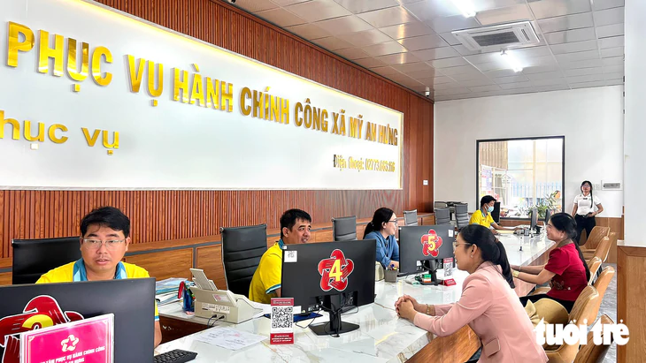 Chủ tịch Đồng Tháp: Chấm dứt tình trạng làm việc cầm chừng, xử lý hồ sơ lòng vòng gây trì trệ - Ảnh 1.