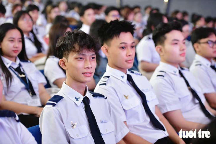 Hàng không Việt Nam cần người trẻ làm chủ công nghệ, vững ngoại ngữ và chuyên môn - Ảnh 11.
