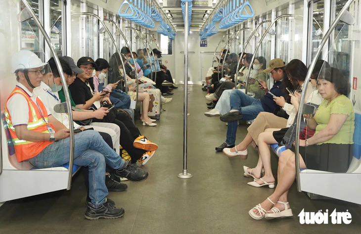 TP.HCM vận động cán bộ đi xe buýt, metro 2 lần/tuần, tính vào đánh giá hằng năm - Ảnh 2.