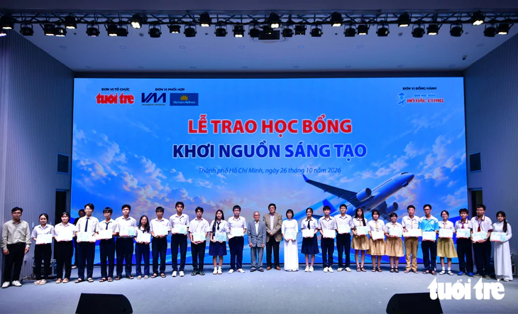 Trao hơn 1 tỉ đồng học bổng Khơi nguồn sáng tạo và học bổng Hồ Đắc Cung - Ảnh 15.