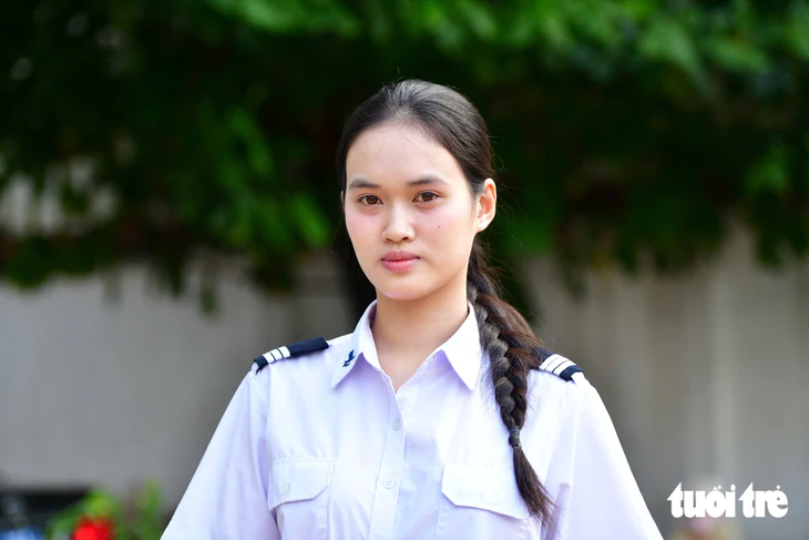 Trao hơn 1 tỉ đồng học bổng Khơi nguồn sáng tạo và học bổng Hồ Đắc Cung - Ảnh 3.