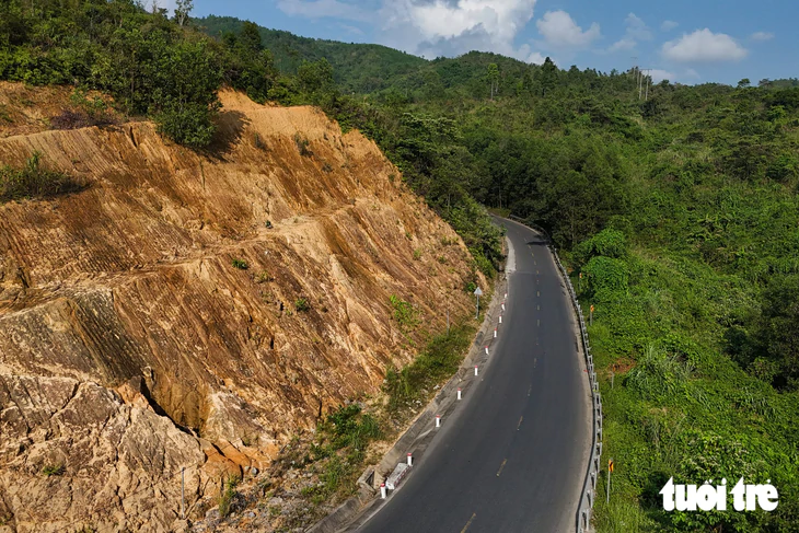 Lên phương án xử lý đoạn đường hơn 52km ngang lưng núi với 71 khúc cua gấp - Ảnh 7.
