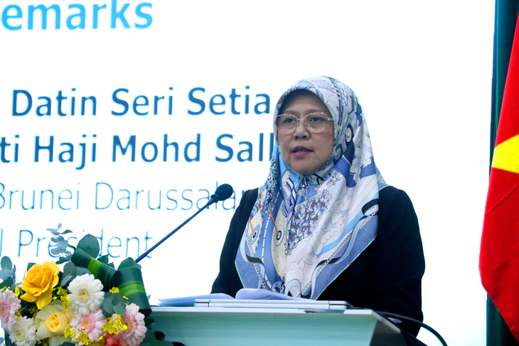 Bộ trưởng Giáo dục Brunei: Cần chuẩn bị cho giáo viên trước thay đổi công nghệ - Ảnh 2.