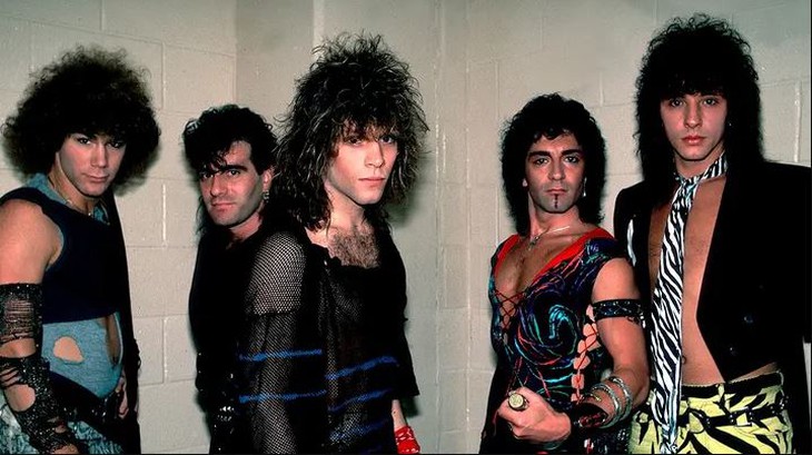 Tin mình đang yêu Bon Jovi, người phụ nữ mất hơn 10.000 USD - Ảnh 3.