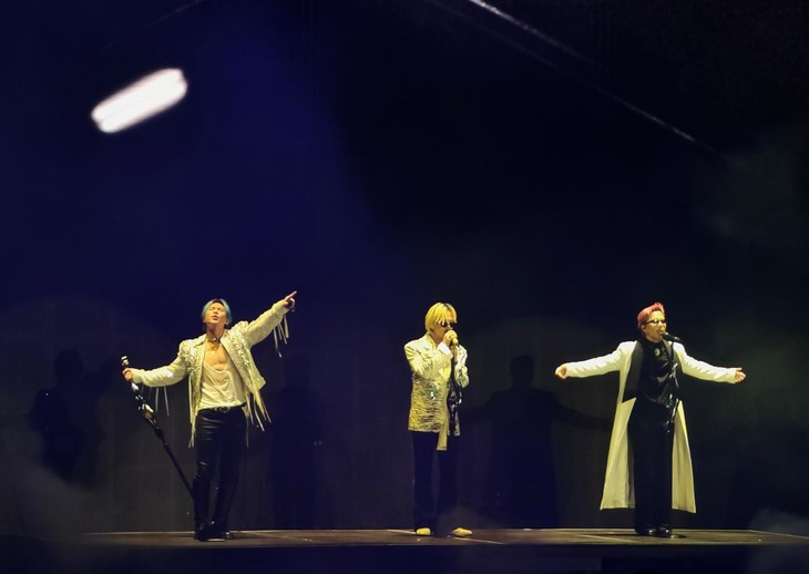 Báo Hàn choáng ngợp với 2 đêm concert BigBang tại Hà Nội - Ảnh 2.