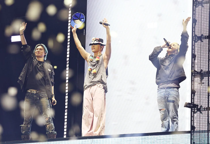 Báo Hàn choáng ngợp với 2 đêm concert BigBang tại Hà Nội - Ảnh 1.