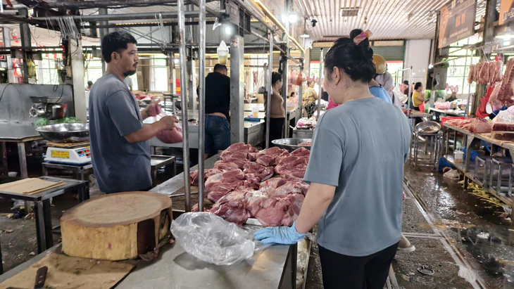 đảm bảo nguồn thịt heo dịp Tết dù giá chạm đáy - Ảnh 1.