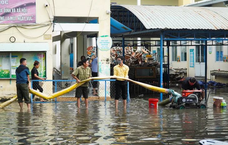 Lý do Trường Tiểu học Bình Triệu ở TP.HCM hay ngập - Ảnh 1.
