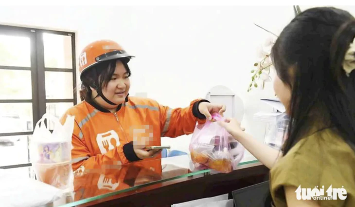 Thầy hiệu trưởng lặng lẽ tiếp sức, giữ ước mơ cho sinh viên nghèo - Ảnh 3.